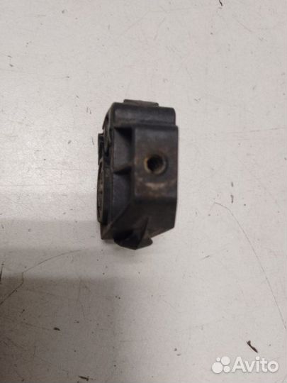 Кронштейн радиатора Volkswagen Bora 1997-2005