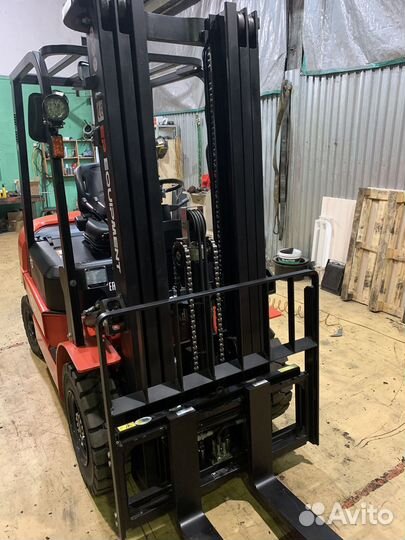 Вилочный погрузчик EP Equipment cpcd25T3