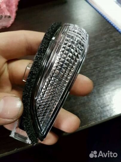 Поворотник в зеркало королла е180