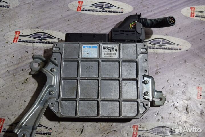 Блок управления двс c Toyota Ractis NCP100 1NZ-FE