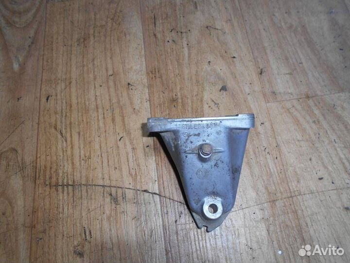 Кронштейн двигателя правый Mercedes Benz W210 E-K