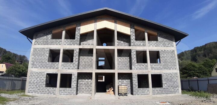 Дом 499 м² на участке 8,4 сот.