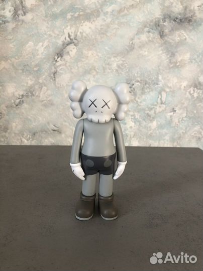 Фигурка kaws 20см