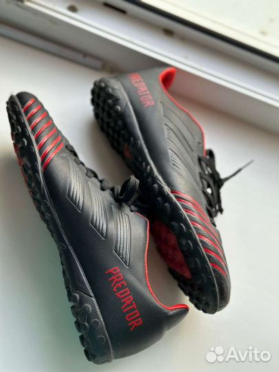 Сороконожки Adidas Predator красно-чёрные
