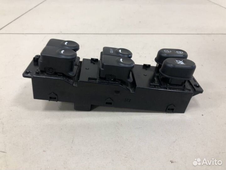 Блок управления стеклоподъемниками Hyundai Solaris