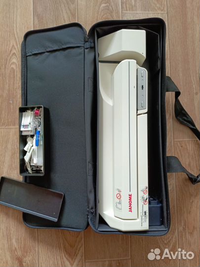 Швейно-вышивальная машина Janome MC9900