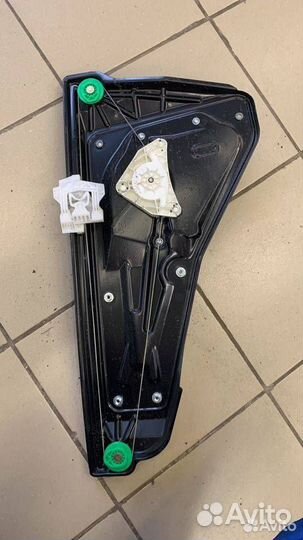 Стеклоподъемник задний левый Land Rover Discovery