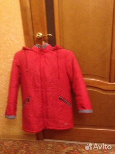 Продам куртку для девочки
