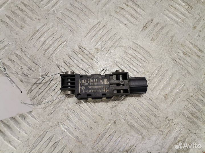 Датчик удара Audi A8 D3/4E рест. 2007 8E0959651A
