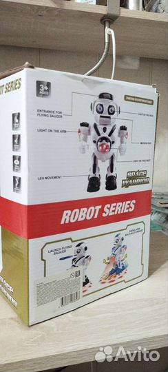 Игрушка робот