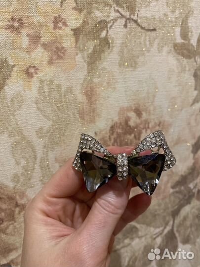 Брошка со стразами Брошка бант