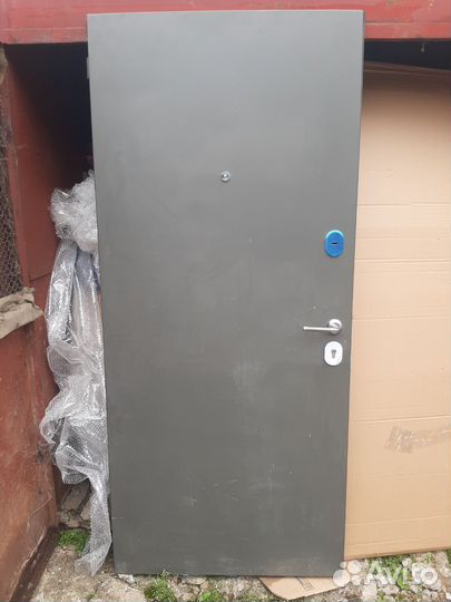 Дверь входная металлическая новая