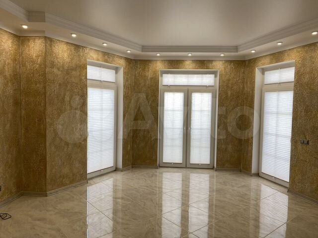 Дом 290 м² на участке 12 сот.
