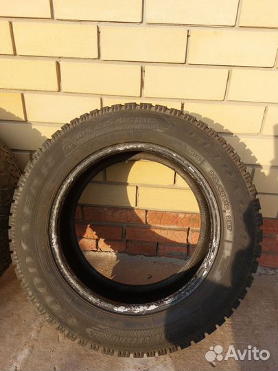 Goodyear UltraGrip 500 215/65 R16 98T