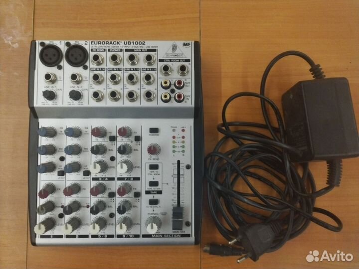 Микшерный пульт Behringer Eurorack UB1002