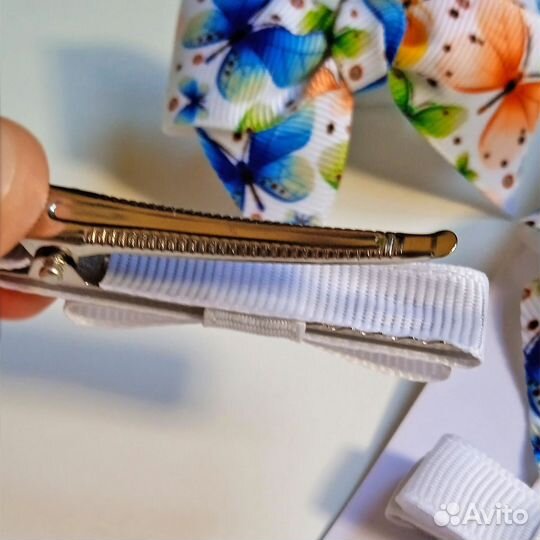 Белый набор резинок и заколок для волос