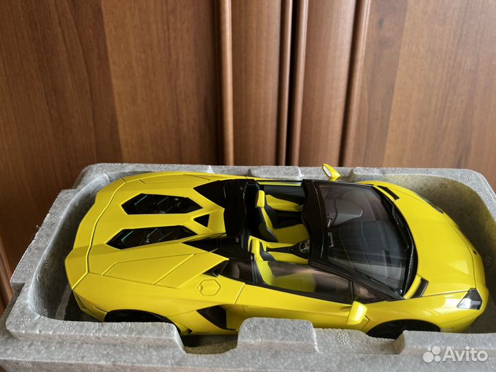 1/18 Autoart 74699 Lamborghini Aventador Roadster