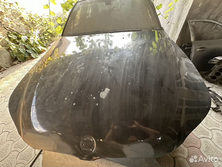 Капот на бмв е60