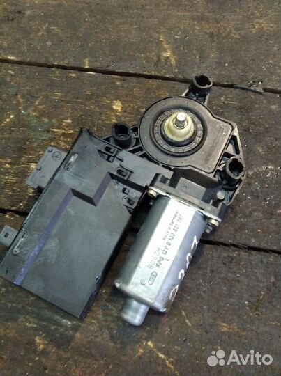 Мотор стеклоподъёмника передний левый Пежо 307