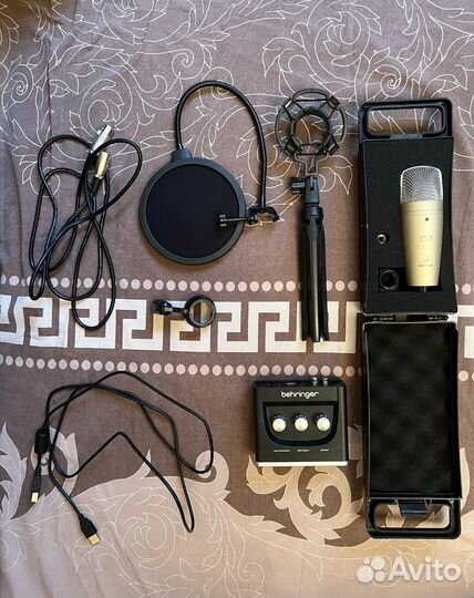 Комплект behringer c-1, behringer um2 и тд
