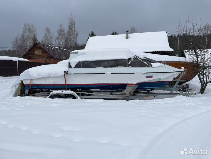 Катер Волга с каютой