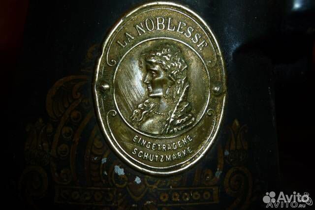 Старинная швейная машина