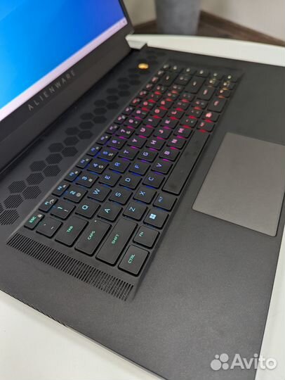 Dell Alienvare X17 R1 32/1TB