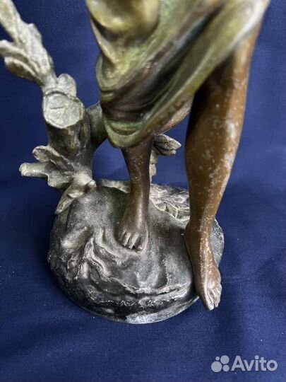 Антикварная статуя