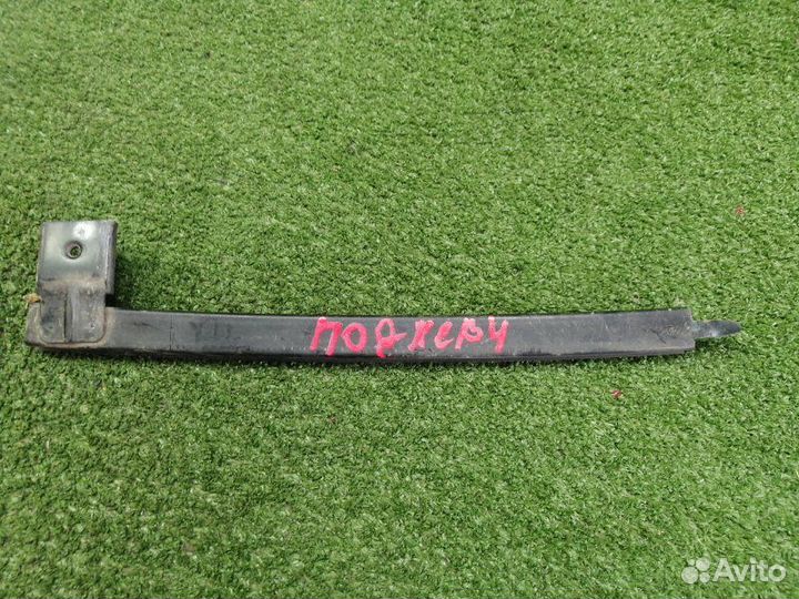 Направляющая стекла передняя правая Mitsubishi