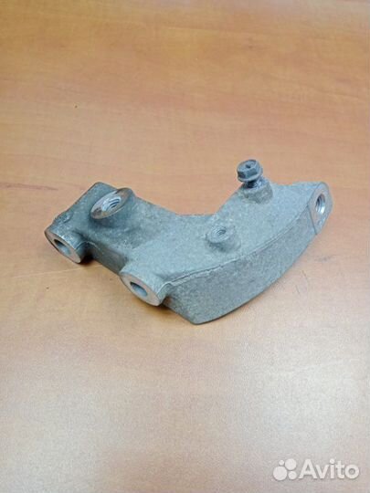 Кронштейн генератора Nissan Note E11 CR14DE 2008