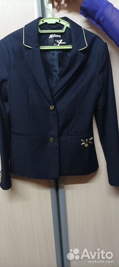 Пиджак школьный на девочку + рубашки. Р. 146