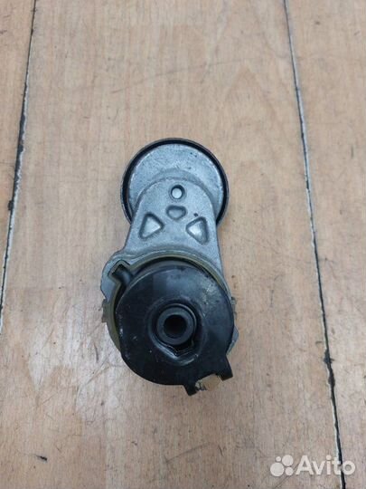 Натяжной ролик приводного ремня Opel Zafira B