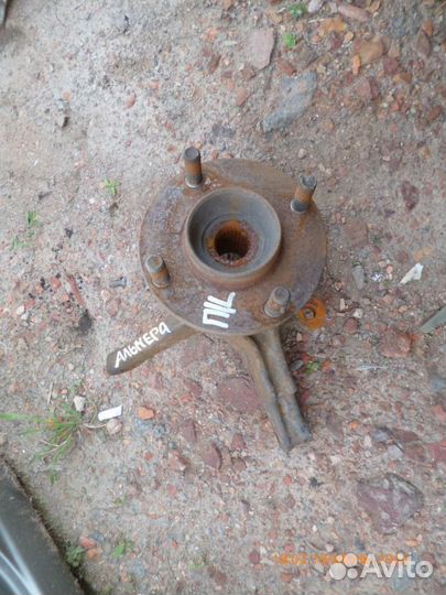 Кулак поворотный с ABS со ступицей Ниссан Альмера