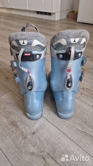 Горнолыжные ботинки atomic
