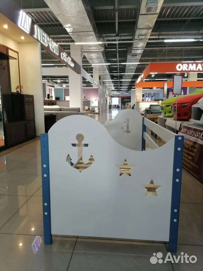 Кровать из массива