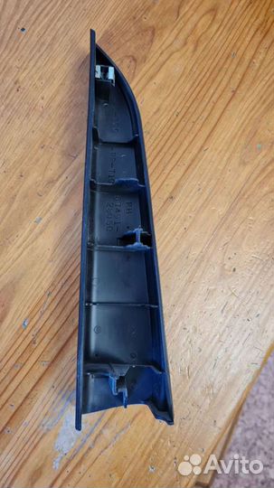 Накладка (уголок) передней правой двери Toyota