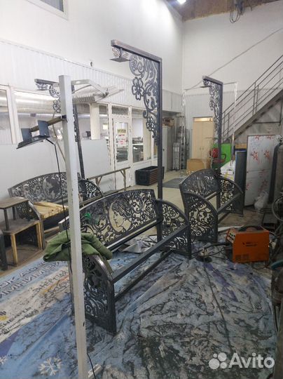 Уличная лавочка 