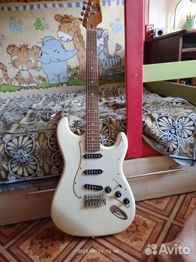 Электро гитара и усилитель