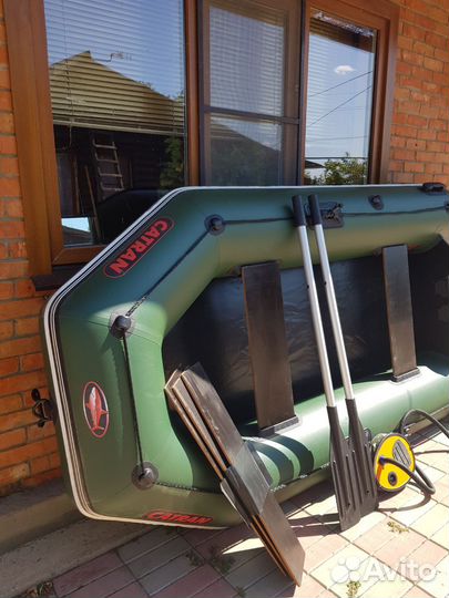 Лодочный мотор с лодкой