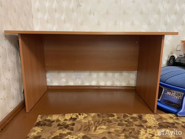 Письменный стол