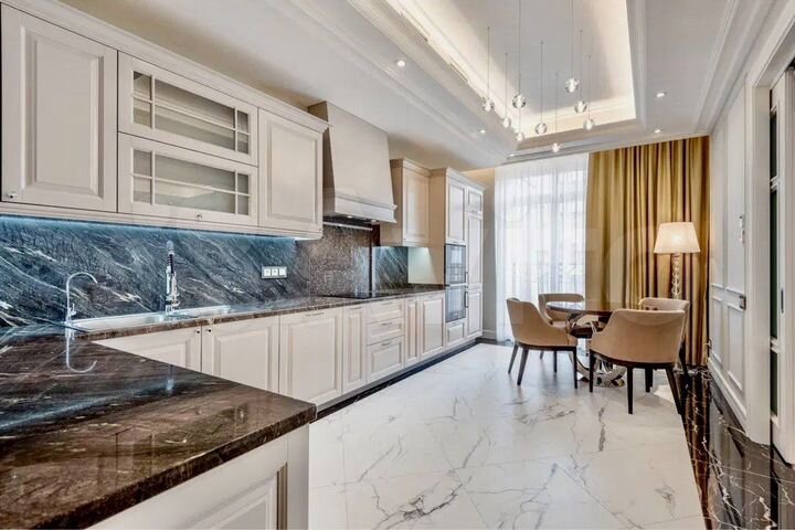 3-к. квартира, 150 м², 2/4 эт.