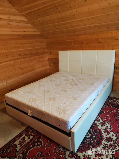 Кровать двуспальная с матрасом 160 200