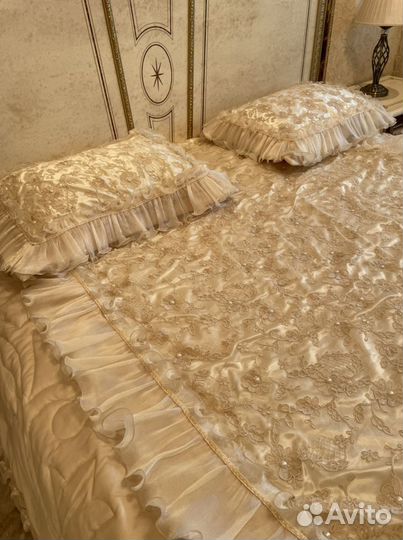 Покрывало на кровать в спальню с наволочками