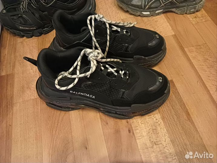 Balenciaga triple s black