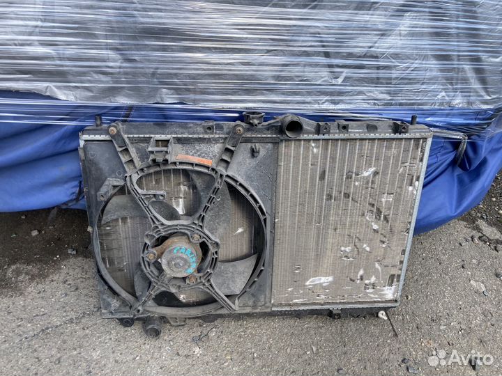 Радиатор с вентилятором Mitsubishi carisma