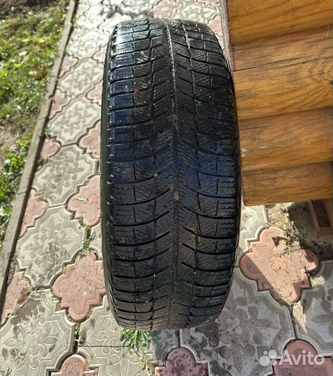 Michelin X-Ice XI3 215/65 R16