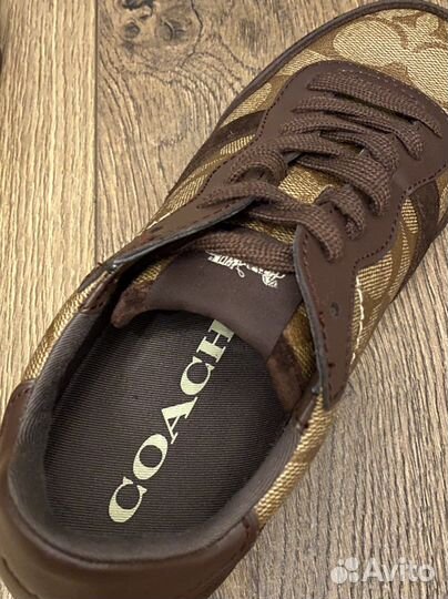 Кроссовки женские