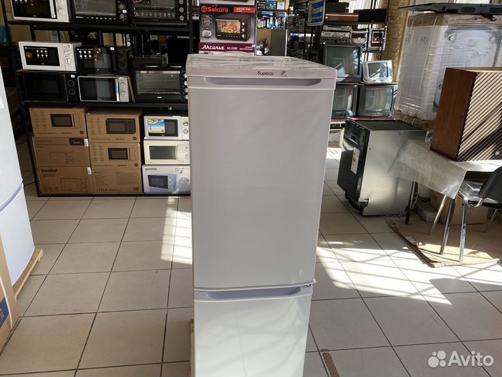 Холодильник с морозильником Бирюса 118 белый