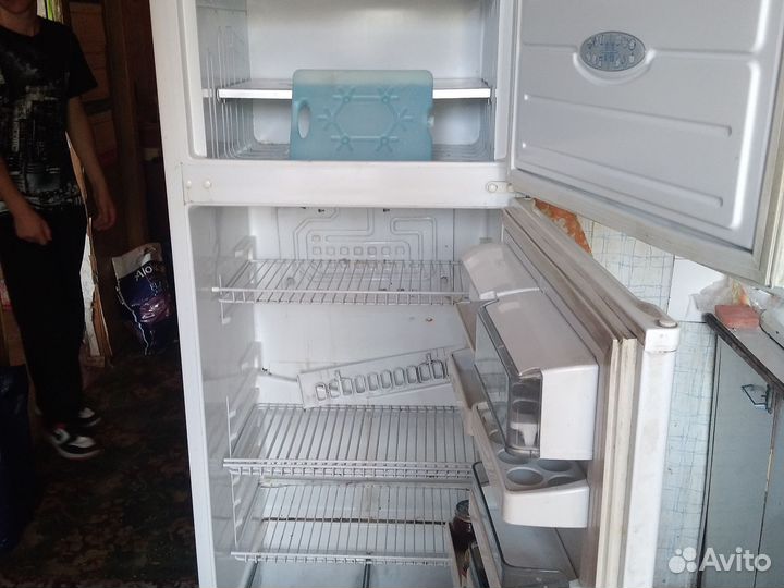 Холодильник бу маленький