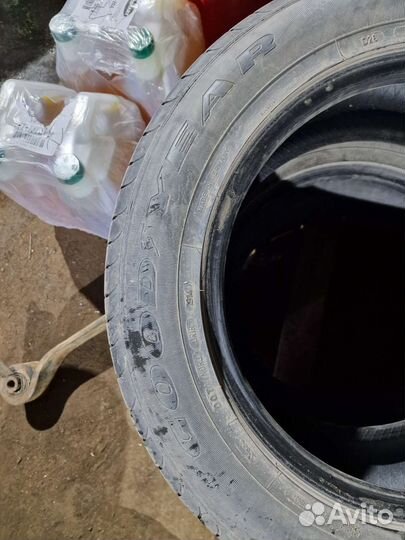 Goodyear EfficientGrip SUV 4x4 235/60 R17 102V